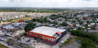 La misma actitud de cuando se opusieron en los sesenta a los supermercados. No quieren competencia. Grupo de comerciantes pide al Gobierno “preocuparse” por impacto de negocios chinos