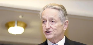 Geoffrey Hinton, el considerado padrino de la IA: «Hay entre un 10% y 20% de posibilidades de que pueda provocar la extinción de la humanidad»