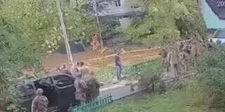 Momento en que fuerzas especiales de Zelenski se matan a tiros entre sí en plena calle