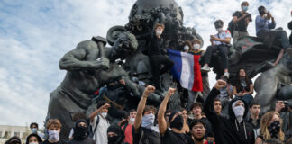 «La Generación Z se ha levantado»: las llamas estudiantiles que devoran el legado de Macron