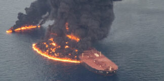 Supertanquero no autorizado por Irán arde sobre Ormuz
