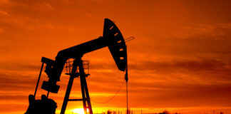 Las reservas de petróleo de EE.UU. caen a su nivel más bajo desde 1982