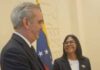 Es absolutamente inaceptable, que Abinader pretenda legitimar al gobierno títere venezolano responsable de los mayores insultos contra el Estado Dominicano y solo por cumplir su papel de vasallo de Trump. La dignidad dominicana está primero